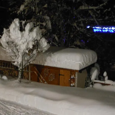 Toutou 12/14 Personnes Chalet *