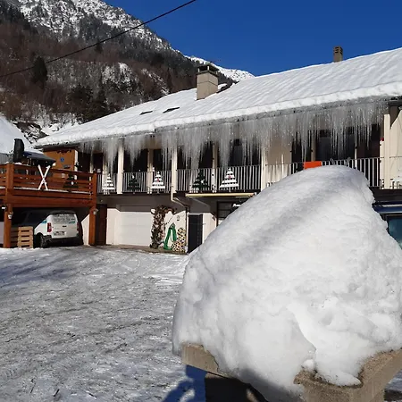 Toutou 12/14 Personnes Dağ evi